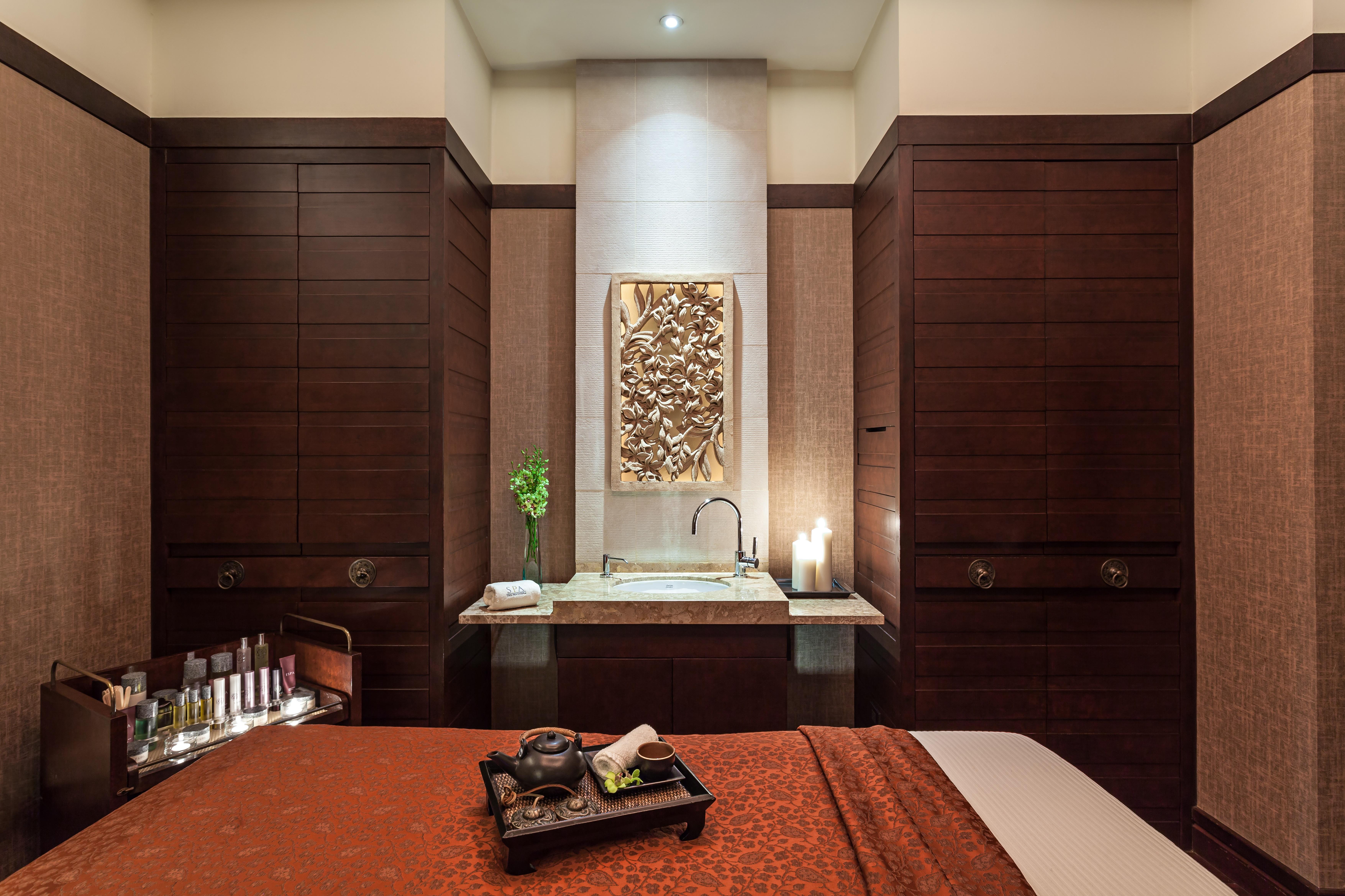 The Peninsula Bangkok - SHA Extra Plus Luaran gambar A treatment room at the spa